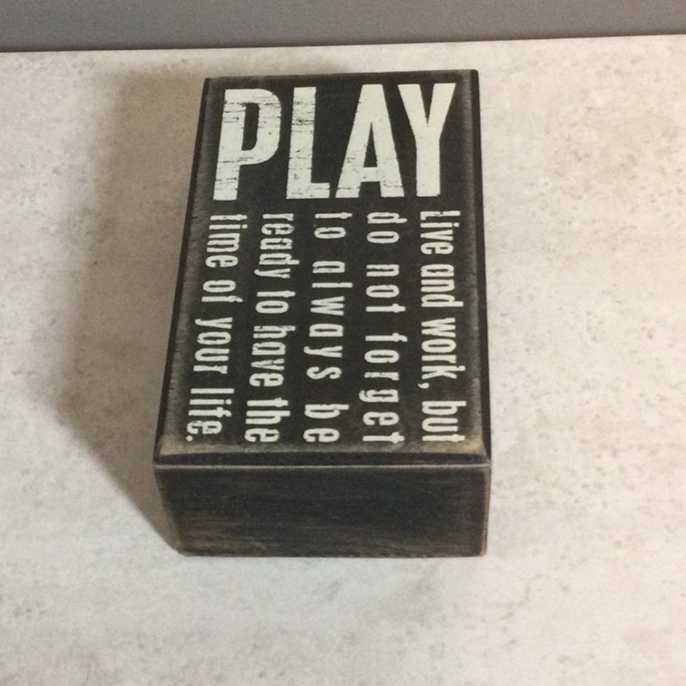 Play and Live Life wooden wall art sign - Picture 3 of 9